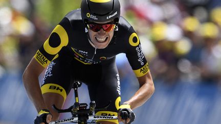 Romain Sicard (Team Total Energie Direct) raccroche son vélo. (LIONEL BONAVENTURE / AFP)