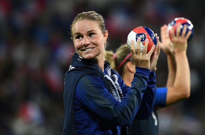 Amandine Henry lors d'un match amical contre le Mexique à Amiens (Somme), le 1er septembre 2018. (FRANCK FIFE / AFP)