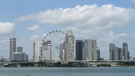 Des immeubles d'affaires à Singapour, le 21 janvier 2022. (ROSLAN RAHMAN / AFP)