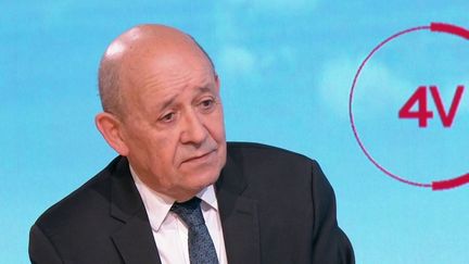 Guerre en Ukraine : vers une "Troisième Guerre mondiale" ? Une "rhétorique d'intimidation", estime Jean-Yves Le Drian