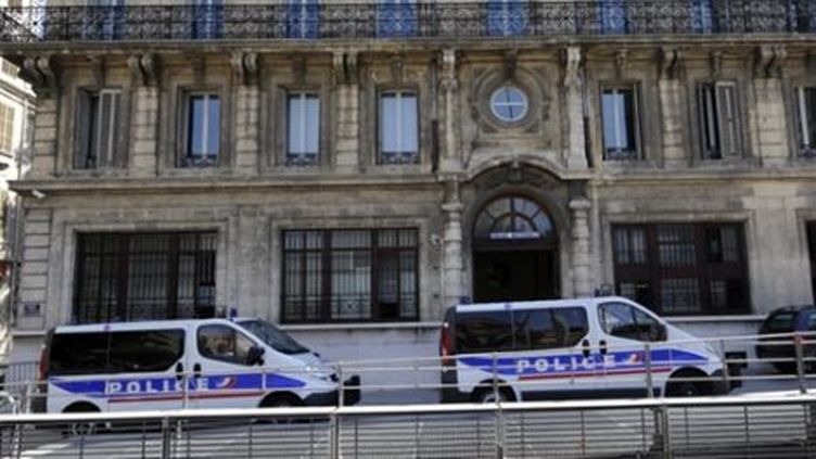 Quatre des six policiers arrêtés mardi sur des soupçons de fuites d