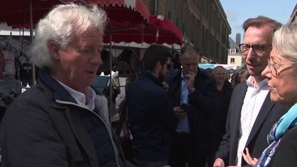 Pas le temps de savourer sa nomination à Matignon, Élisabeth Borne est déjà à la bataille sur le terrain des législatives. Mardi matin 17 mai, devant les candidats de la majorité, elle a confirmé qu’elle se présenterait bien dans le Calvados, le berceau de sa famille. (France 3)