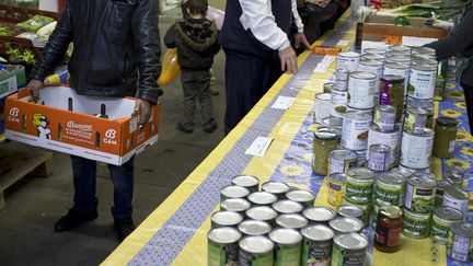 C'est la 28e campagne de distribution de nourriture organis&eacute;e par l'association Les Restos du c&oelig;ur. (JEAN-PHILIPPE KSIAZEK / AFP)