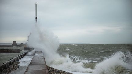 Des vents violents ressentis sur les côtes du Havre (Seine-Maritime), le 18 février 2022. (SAMEER AL-DOUMY / AFP)