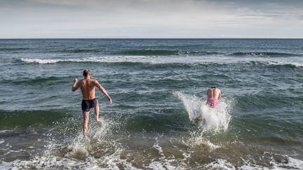 Premier bain de l'année à Canet-en-Roussillon (Pyrénées-Orientales) le 1er janvier 2021. Illustration (NICOLAS PARENT / MAXPPP)