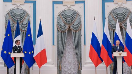 Le président français Emmanuel Macron et son homologue russe Vladimir Poutine lors d'une conférence de presse conjointe après une rencontre au Kremlin, à Moscou, le 8 février 2022. (SERGEI GUNEYEV / TASS / SIPA)