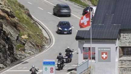 Un bureau de douane à côté du Lac du Grand Saint Bernard, au col du Grand Saint Bernard (photo d'illustration, le 4 juin 2022. (VINCENT ISORE / MAXPPP)