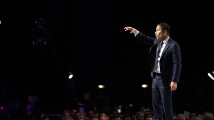 Le candidat socialiste à l'élection présidentielle Benoît Hamon prononce un discours lors d'un meeting à Toulouse (Haute-Garonne), le 18 avril 2017. (ALAIN PITTON / NURPHOTO)