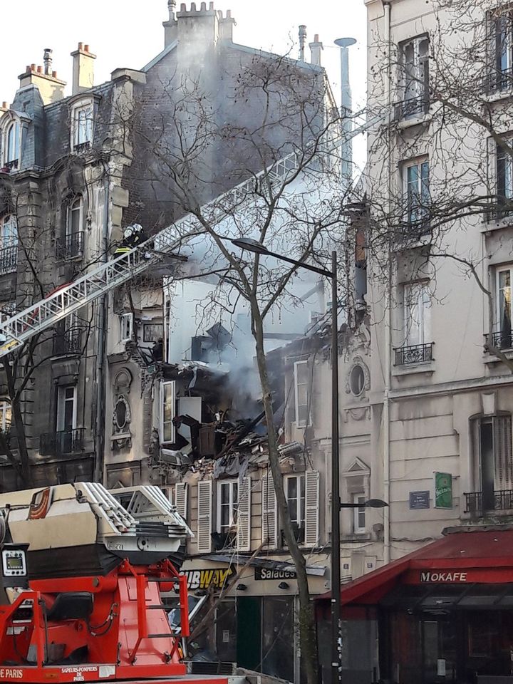 Deux étages de l'immeuble ont été soufflés par l'explosion, à Boulogne-Billancourt (Hauts-de-Seine). (MATTHIEU BOISSEAU / FRANCE 2)