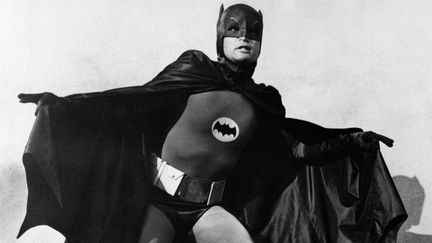 Adam West en Batman en 1966.
 (Leemage)