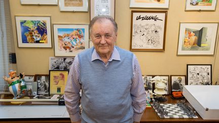 Le dessinateur Albert Uderzo (1927 - 2020), dans son bureau en janvier 2015. (MEIGNEUX / SIPA)