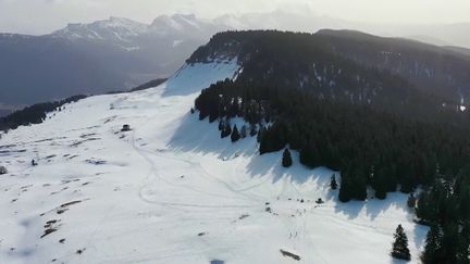 Suite et fin du feuilleton de la semaine, à la découverte des paysages grandioses du Vercors. Un sanctuaire pour les animaux sauvages. Le loup s'y est d'ailleurs installé.&nbsp; (FRANCE 2)