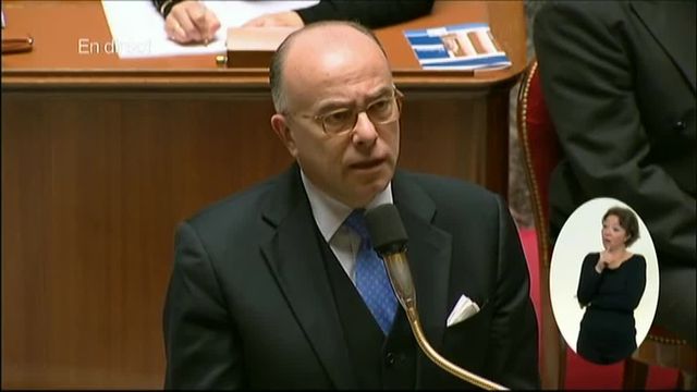 "Ces photos sont à ce titre une abjection, une abomination" dit Cazeneuve sur les photos twittées par Marine Le Pen