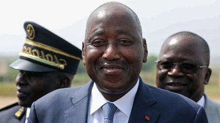 Le premier ministre ivoirien Amadou Gon Coulibaly, mort mercredi 8 juillet, pris en photo le 22 décembre 2019 sur l'aéroport de Bouaké (Côte d'Ivoire). (LUDOVIC MARIN / AFP)