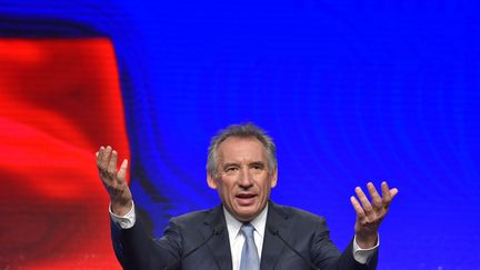 François Bayrou lors d'un meeting à Guidel (Morbihan), le 25 septembre 2016. (LOIC VENANCE / AFP)