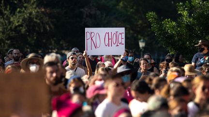 Des manifestants&nbsp;opposés à la loi anti-avortement du Texas à Austin, une des plus grandes villes de l'Etat, le 2 octobre 2021. (MONTINIQUE MONROE / GETTY IMAGES NORTH AMERICA / AFP)