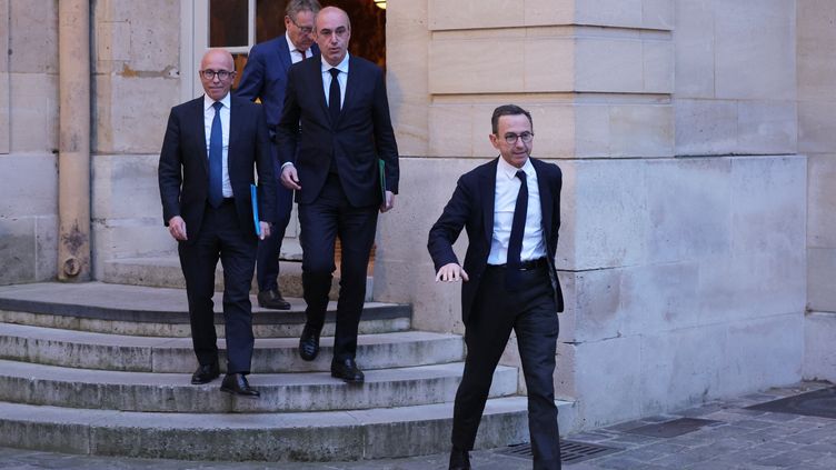 The president of LR Eric Ciotti (on the left), the president of the LR group in the Assembly Olivier Marleix (in the center) and the president of the LR group in the Senate Bruno Retailleau (in the foreground) leave Matignon, on April 5, 2023, in Paris.  (THOMAS SAMSON / AFP)