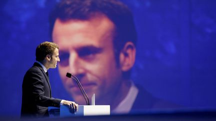 Emmanuel Macron au One Ocean Summit à Brest (Finistère) le 11 février 2022. (LUDOVIC MARIN / POOL / AFP)