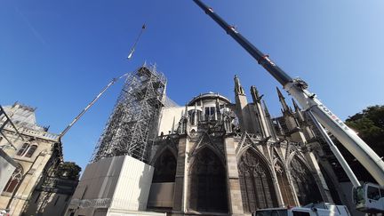 La cathédrale&nbsp;Notre-Dame de Paris,&nbsp;trois mois après l'incendie. (SIMON CARDONA / RADIO FRANCE)