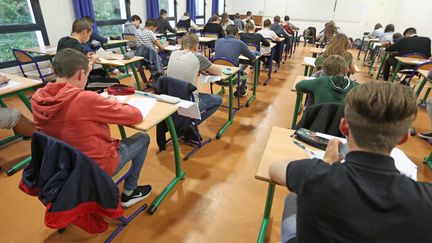 Dans une salle de classe pour le brevet des collèges, le 23 juin 2016 à Quimperlé (Finistère). (MAXPPP)