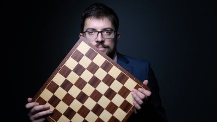 Maxime Vachier-Lagrave lors d'une session photo à Paris, le 4 mai 2021. (JOEL SAGET / AFP)