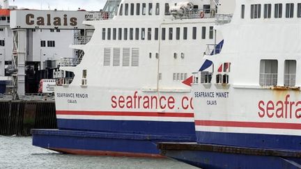 Deux ferries de la compagnie Seafrance à quai au port de Calais (AFP - Philippe HUGUEN)