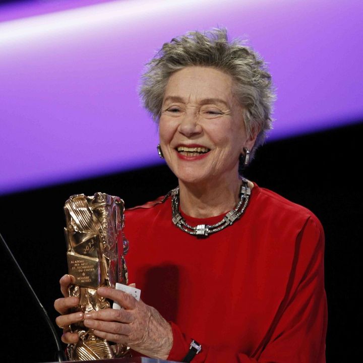 Emmanuelle Riva tenant son César , le 22 février 2013
 (AFP Patrick Kovarik)