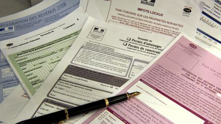 Quels papiers administratifs garder ? (MICHEL LABONNE / MAXPPP)