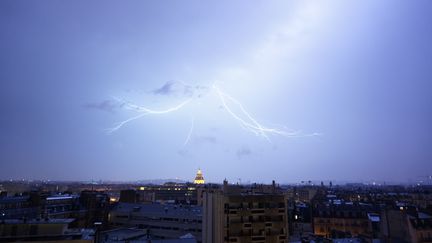 Des orages touchent Paris, le 10 juin 2014.&nbsp; (ROMAIN PELLEN / CITIZENSIDE.COM / AFP)