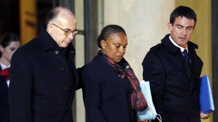 Le ministre de l'Int&eacute;rieur Bernard Cazeneuve, la ministre de la Justice Christiane Taubira et le Premier ministre Manuel Valls &agrave; la sortie du palais de l'Elys&eacute;e, le 9 janvier 2015. (PATRICK KOVARIK / AFP)