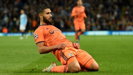 Le Lyonnais Nabil Fekir célèbre son but, le 19 septembre 2018 à Manchester (Royaume-Uni). (OLI SCARFF / AFP)