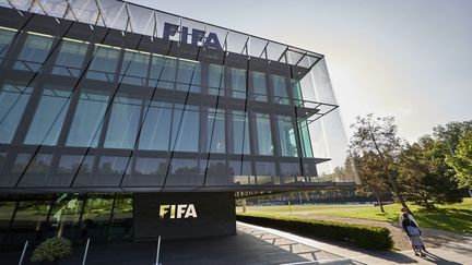 Le si&egrave;ge de la Fifa, &agrave; Zurich (Suisse), le 2 juin 2015. (MICHAEL BUHOLZER / AFP)