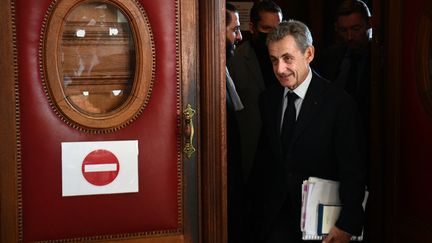 Nicolas Sarkozy devant la cour d'appel de Paris , mercredi 7 décembre 2022. (CHRISTOPHE ARCHAMBAULT / AFP)