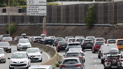 Des bouchons sur la rocade bordelaise (Gironde), le 5 août 2023. (FABIEN COTTEREAU / MAXPPP)