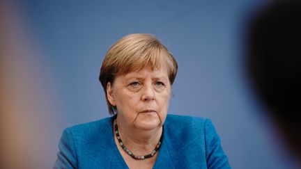 La chancelière allemande Angela Merkel lors d'une conférence de presse à Berlin, le 28 août 2020. (MICHAEL KAPPELER / DPA-POOL/AFP)