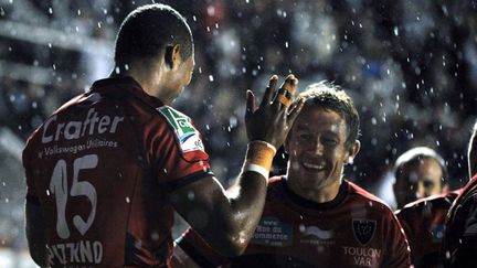 Quand le Toulonnais Botha percute le Racingmen Chavancy, il y a des dégâts. (GERARD JULIEN / AFP)