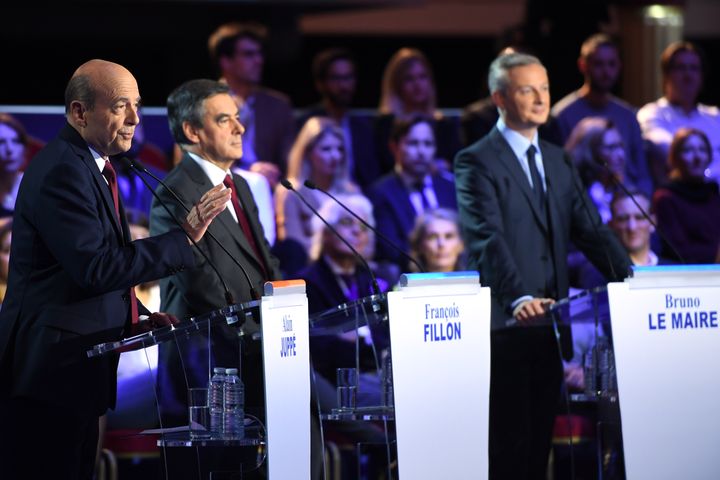 Alain Juppé, François Fillon et Bruno Le Maire lors du deuxième débat télévisé&nbsp; (ERIC FEFERBERG / AFP)