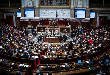 Les députés dans l'hémicycle de l'Assemblée nationale, mardi 1er octobre 2024. (XOSE BOUZAS / HANS LUCAS / AFP)