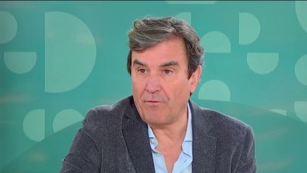 La libération des otages retenus par le Hamas a été repoussée au vendredi 24 novembre. Une situation qui ne surprend pas Georges Malbrunot, grand reporter, invité du 12/13 info jeudi 23 novembre. (franceinfo)