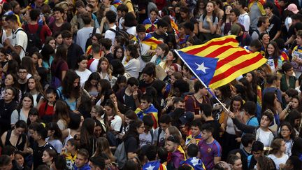 Une manifestation d'indépendantistes catalans à Barcelone (Espagne), le 17 octobre 2019. (PAU BARRENA / AFP)