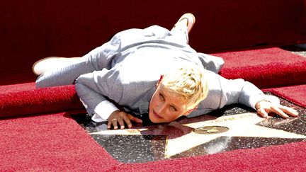 Dans la famille cheveux courts blonds, l'actrice et animatrice Ellen DeGeneres a inaugur&eacute; son &eacute;toile sur Hollywood Boulevard. Avec le s&eacute;rieux qui la caract&eacute;rise. (PICTURE PERFECT / REX / SIPA)