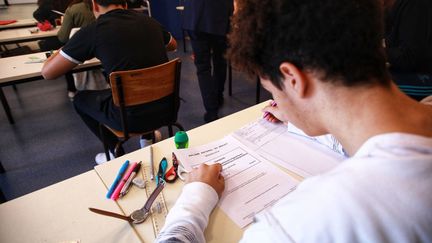 Des collégiens passent les épreuves du brevet, le 28 juin 2018, dans le collège Mallarmé de Paris.&nbsp; (MAXPPP)