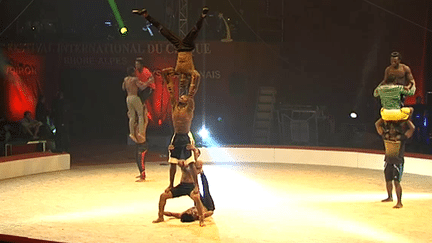 Pendant les répétitions du festival du cirque de Voiron
 (France 3 / Culturebox)