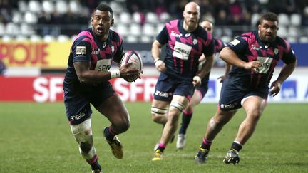 Le centre du Stade-Français Waisea Nayacalevu sonne la charge (THOMAS SAMSON / AFP)