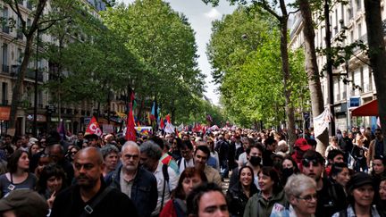 Les manifestants parisiens lors du cortège du 1er-Mai, à Paris, le 1er mai 2022. (AURORE THIBAULT / HANS LUCAS / AFP)