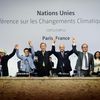 La COP21 se termine sur un vote sur l'accord de Paris sur le climat, le 12 décembre 2015 à Paris. (ESPECIAL / NOTIMEX / AFP)