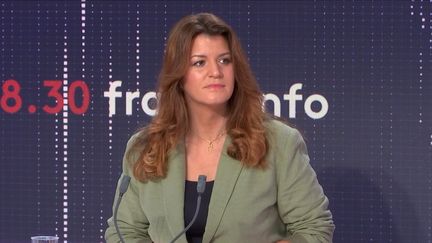 La ministre déléguée auprès du ministre de l'Intérieur chargée de la Citoyenneté était l'invitée du "8h30 franceinfo", dimanche 14 novembre. Elle répondait aux questions d'Ersin Leibowitch et de Jean-Jérôme Bertolus. (FRANCEINFO / RADIOFRANCE)