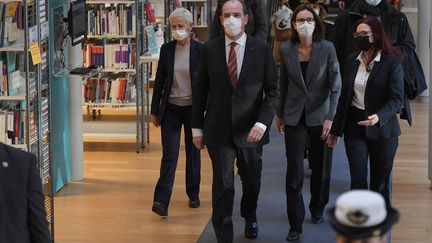 Le Premier ministre Jean Castex visitant les locaux de l'INSP, anciennement l'ENA, le 28 janvier 2022 (FREDERICK FLORIN / AFP)