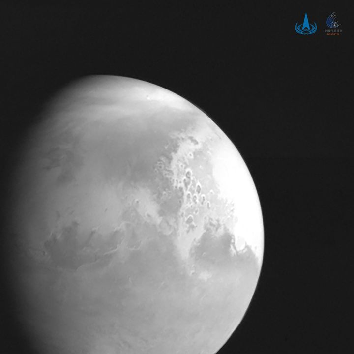 La première image de Mars capturée par la sonde chinoise Tianwen-1, et diffusée par l'agence spatiale chinoise le 5 février 2021. (XINHUA / AFP)