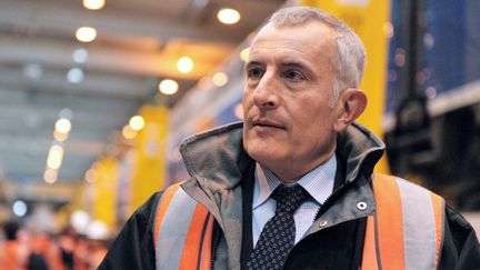 Le pr&eacute;sident de la SNCF, Guillaume P&eacute;py, dans un centre de maintenance &agrave; Pantin (Seine-Saint-Denis), le 1er octobre 2013. (ERIC PIERMONT / AFP)